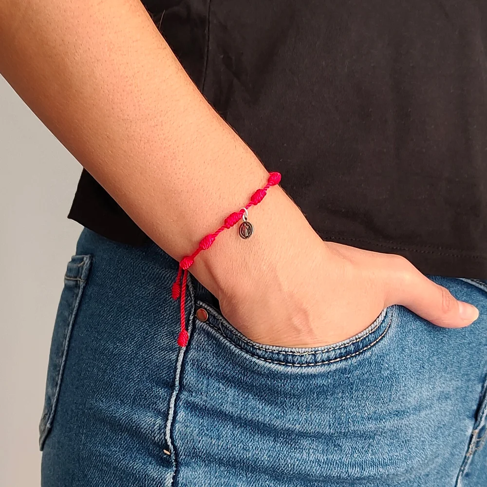 pulsera San Benito roja de 7 nudos
