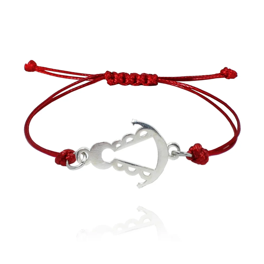 Pulsera Virgen del Rocío con hilo rojo